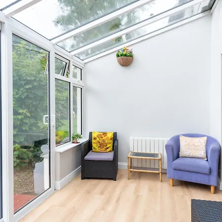 Tully's Home, Tulfarris Village, Wicklow بيت للعطل *